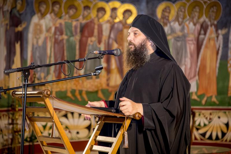 Протосинђел Андреј Дечанац одржао предавање на тему Монашки живот на КиМ у крипти Саборног храма у Подгорици