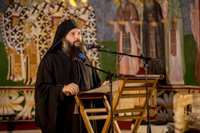 Протосинђел Андреј Дечанац одржао предавање на тему Монашки живот на КиМ у крипти Саборног храма у Подгорици