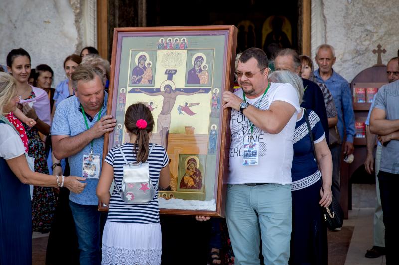 Чудотворна икона Пресвете Богородице Побједитељнаја кренула из подгоричког Саборног храма у даље благосиљање епархија у Црној Гори