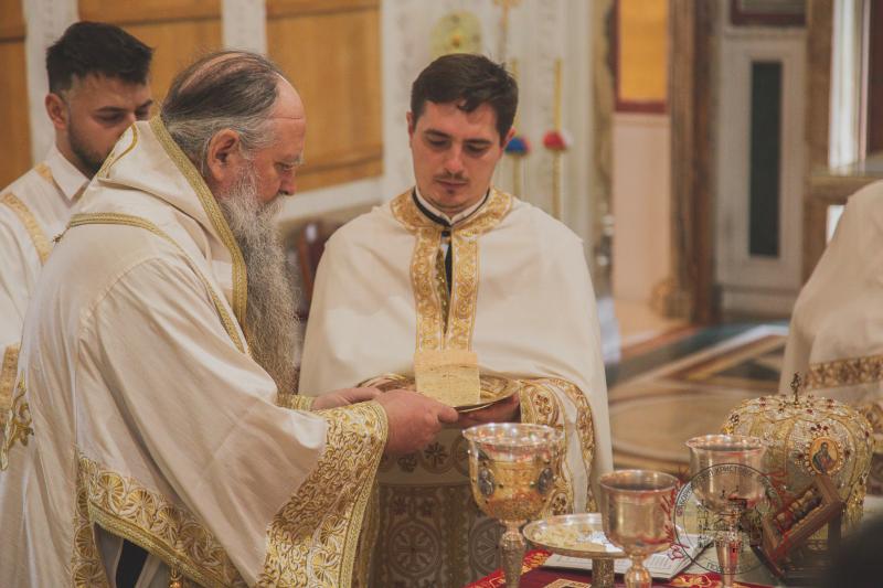 Владика Јоаникије рукоположио ђакона Крста Станишића у свештенички чин