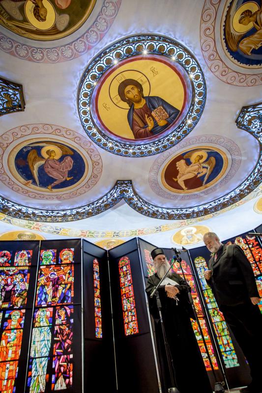 Митрополит Амфилохије свечано отворио изложбу Светоносни иконостас у крипти Саборног храма у Подгорици