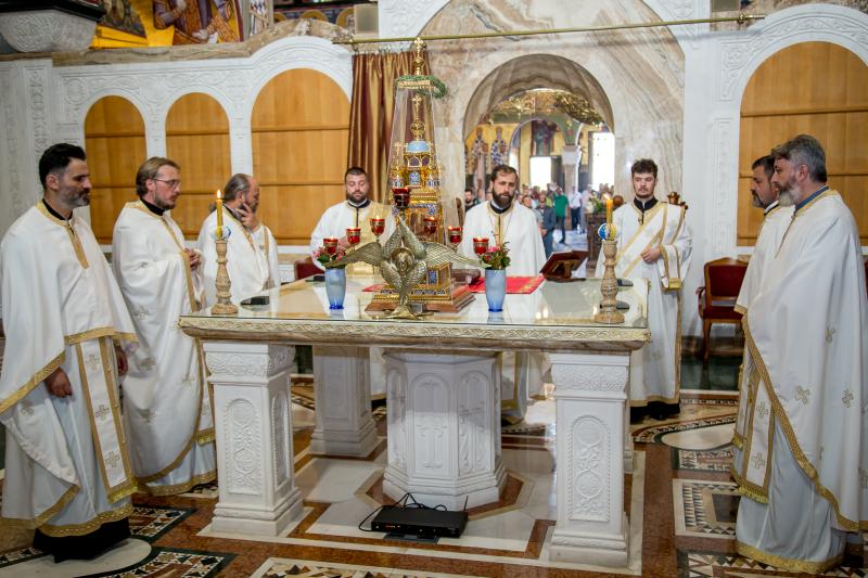 Петровдан молитвено прослављен у подгоричком Саборном храму
