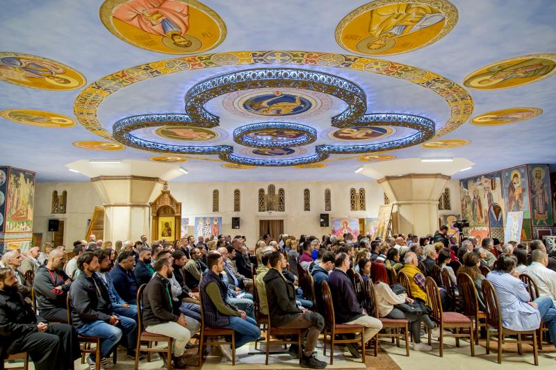 Владика Кирило одржао огледе односа теологије и науке у крипти Саборног храма у Подгорици