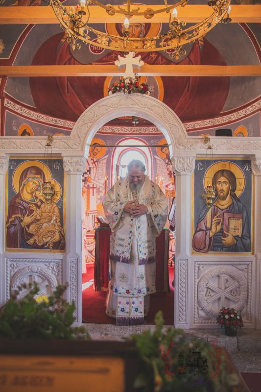 Прослављена храмовна слава Светих Макавеја у Толошима, богослужио Владика Кирило
