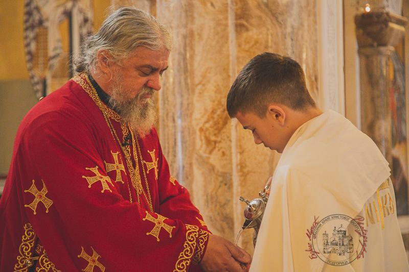 Владика Кирило: Молимо се за упокојене, молитва може да измијени њихово стање након смрти
