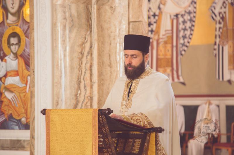 Митрополит Јоаникије Васкршњу архијерејску литургију служио у Саборном храму у Подгорици (ВИДЕО)