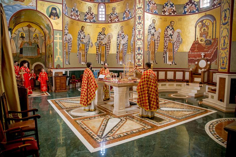 На Цвијети одслужена Литургија у Саборном храму Христовог Васкрсења у Подгорици