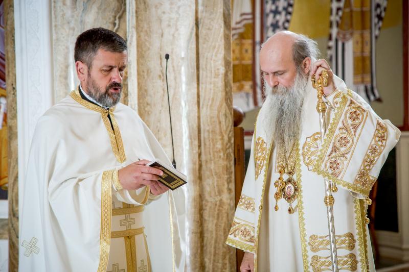 Епископ пакрачко - славонски г. Јован Ћулибрк одслужио је Архијерејску Литургију у Саборном храму у Подгорици