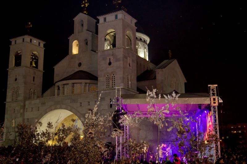 Прослављено Бадње вече на платоу Саборног храма у Подгорици