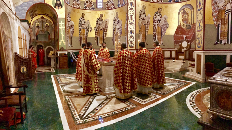 На празник Светог Николаја Мирликијског одслужена Литургија у Саборном храму Христовог Васкрсења у Подгорици