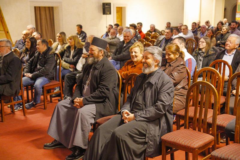 Протојереј - ставрофор Гојко Перовић одржао је у крипти Саборног храма у Подгорици предавање на тему : Зашто су хришћани срећни